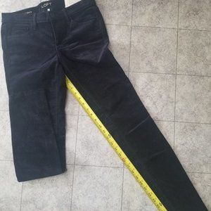 Loft modern skinny jean in dark blue velvet. Size 27/4